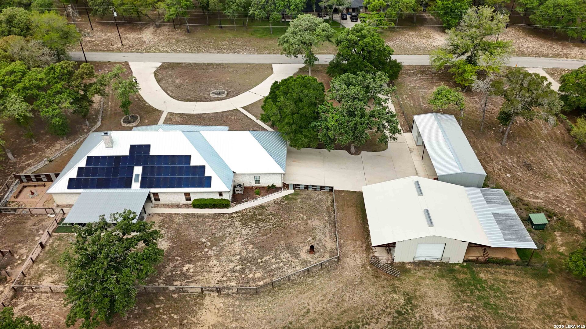 233 TWIN OAKS DR