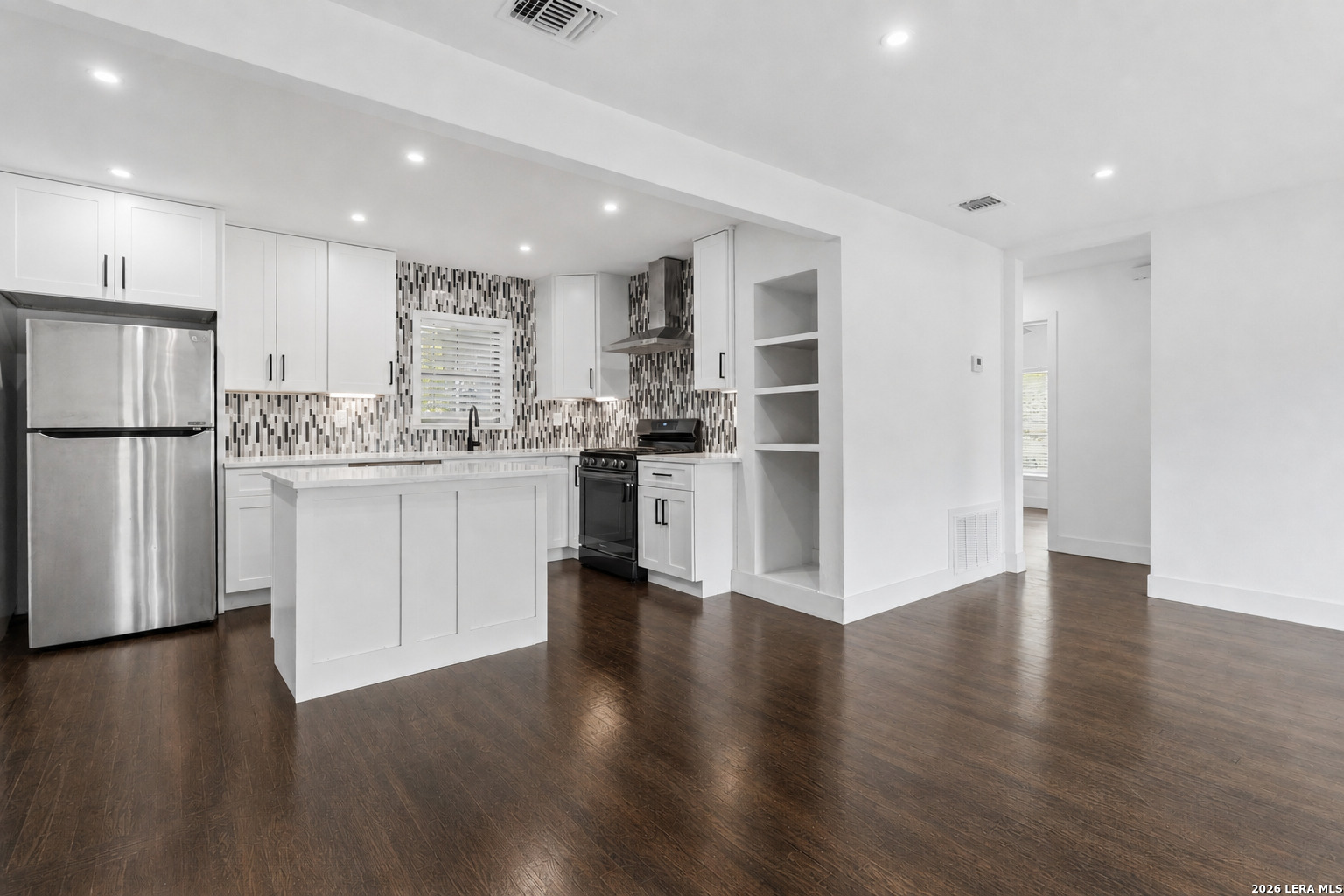 551 RADIANCE AVE