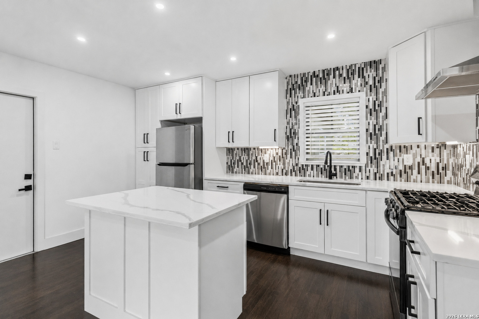 551 RADIANCE AVE