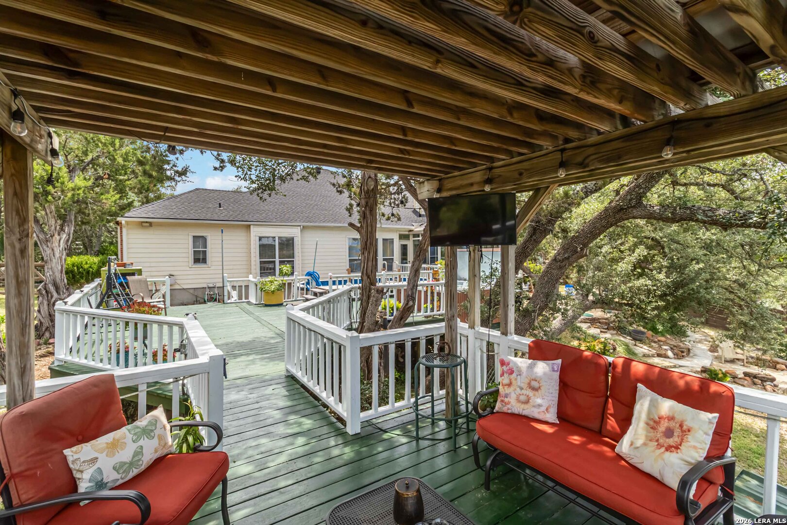 573 MOUNTAIN OAKS DR