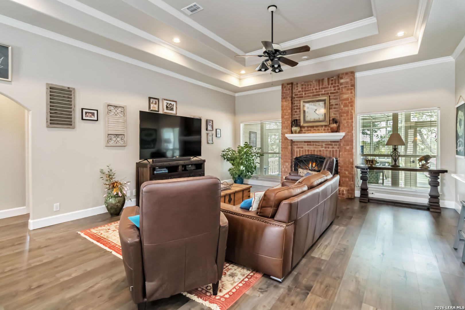 573 MOUNTAIN OAKS DR