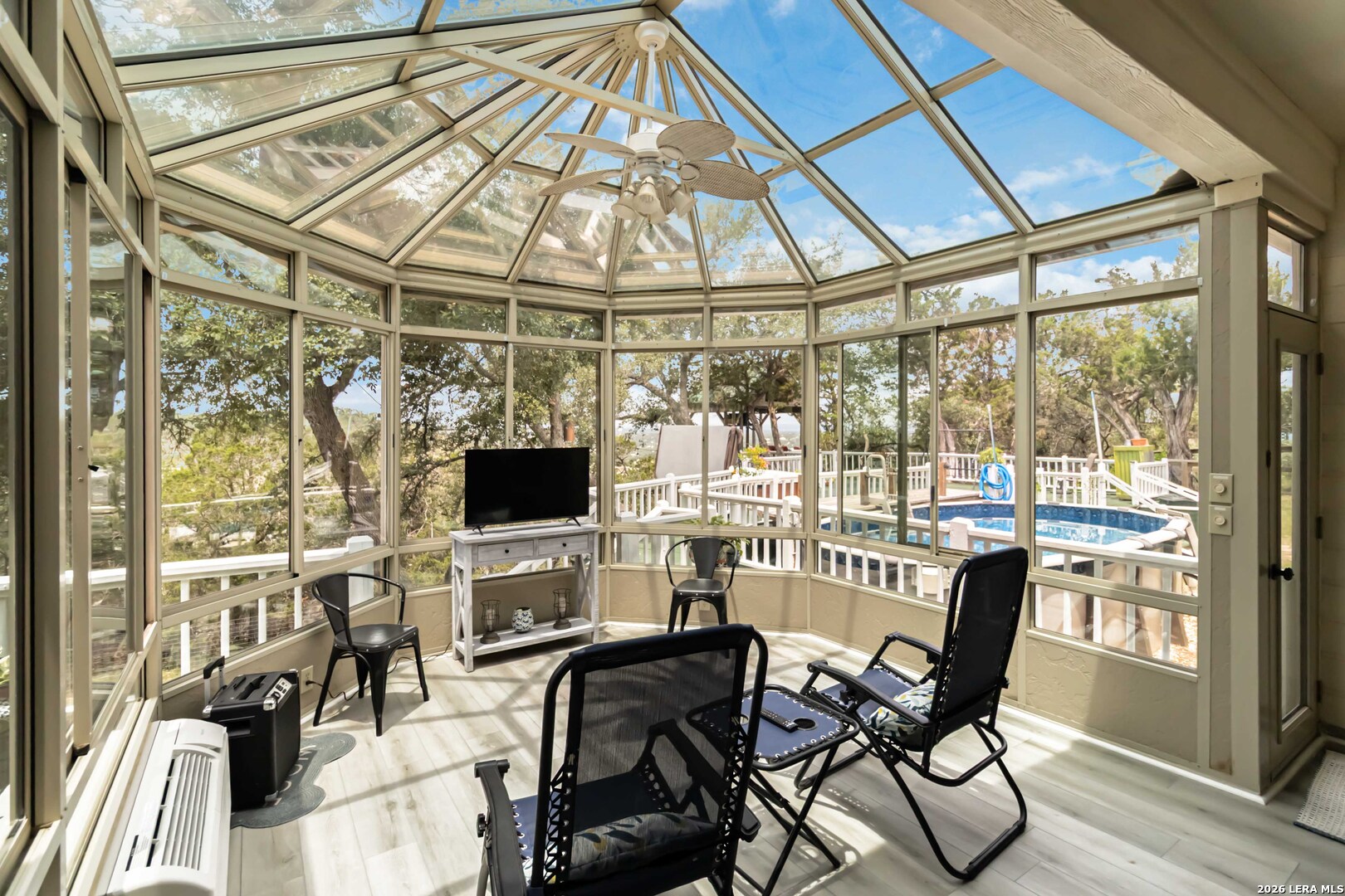 573 MOUNTAIN OAKS DR