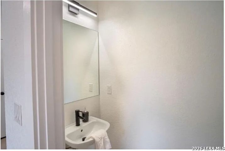1022 Delaware 3