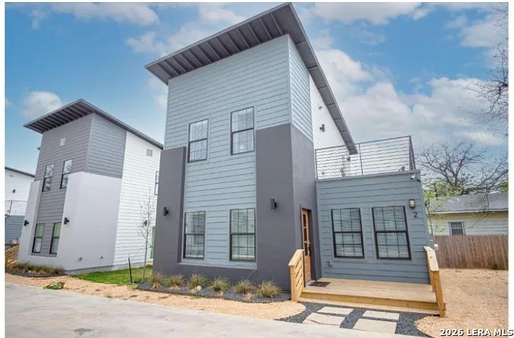 1022 Delaware 3