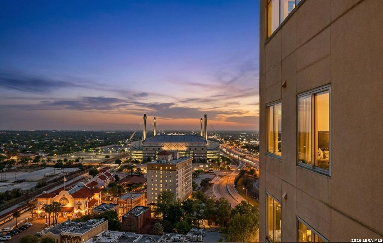215 CENTER ST APT 1805