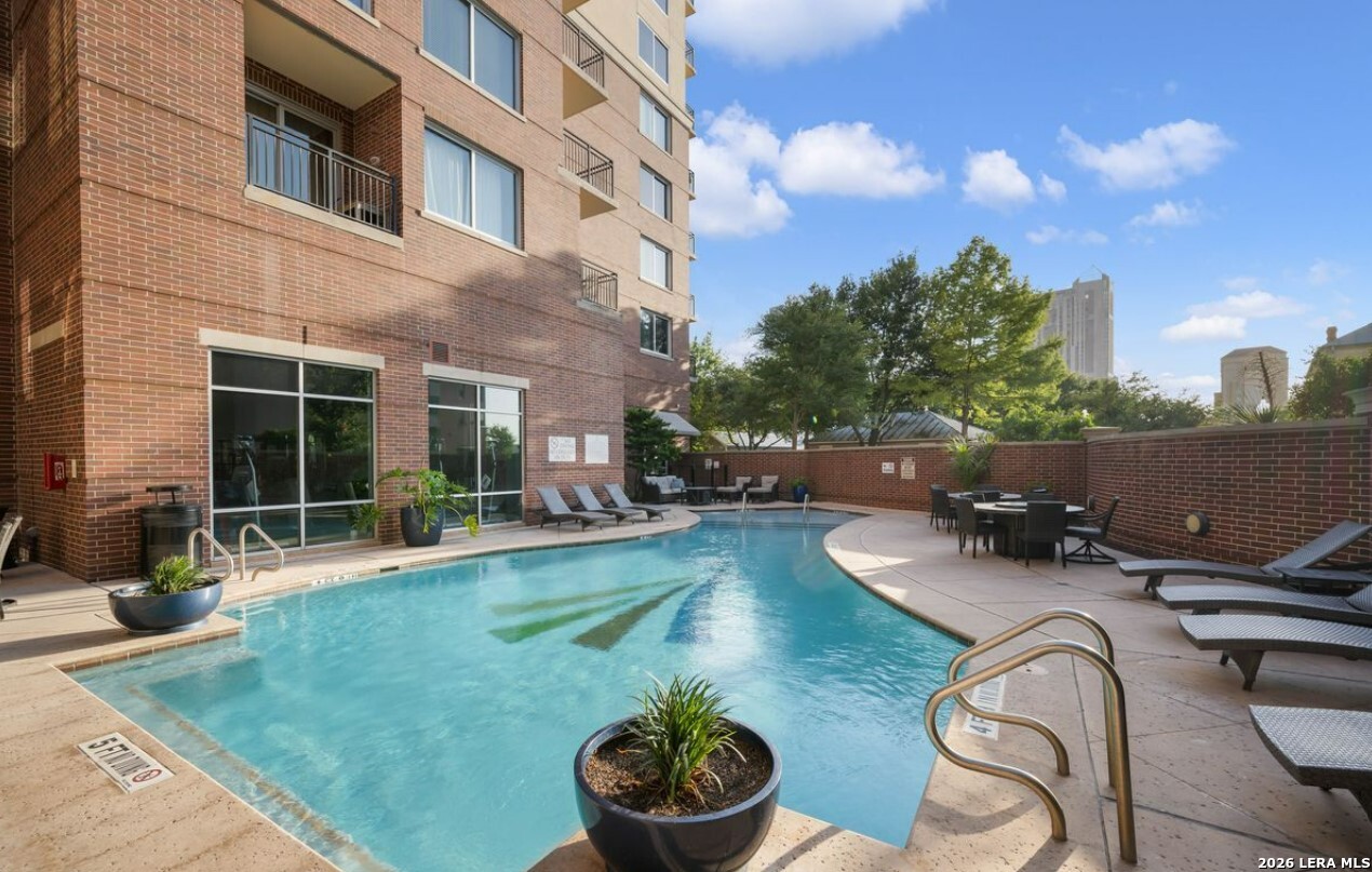 215 CENTER ST APT 1805