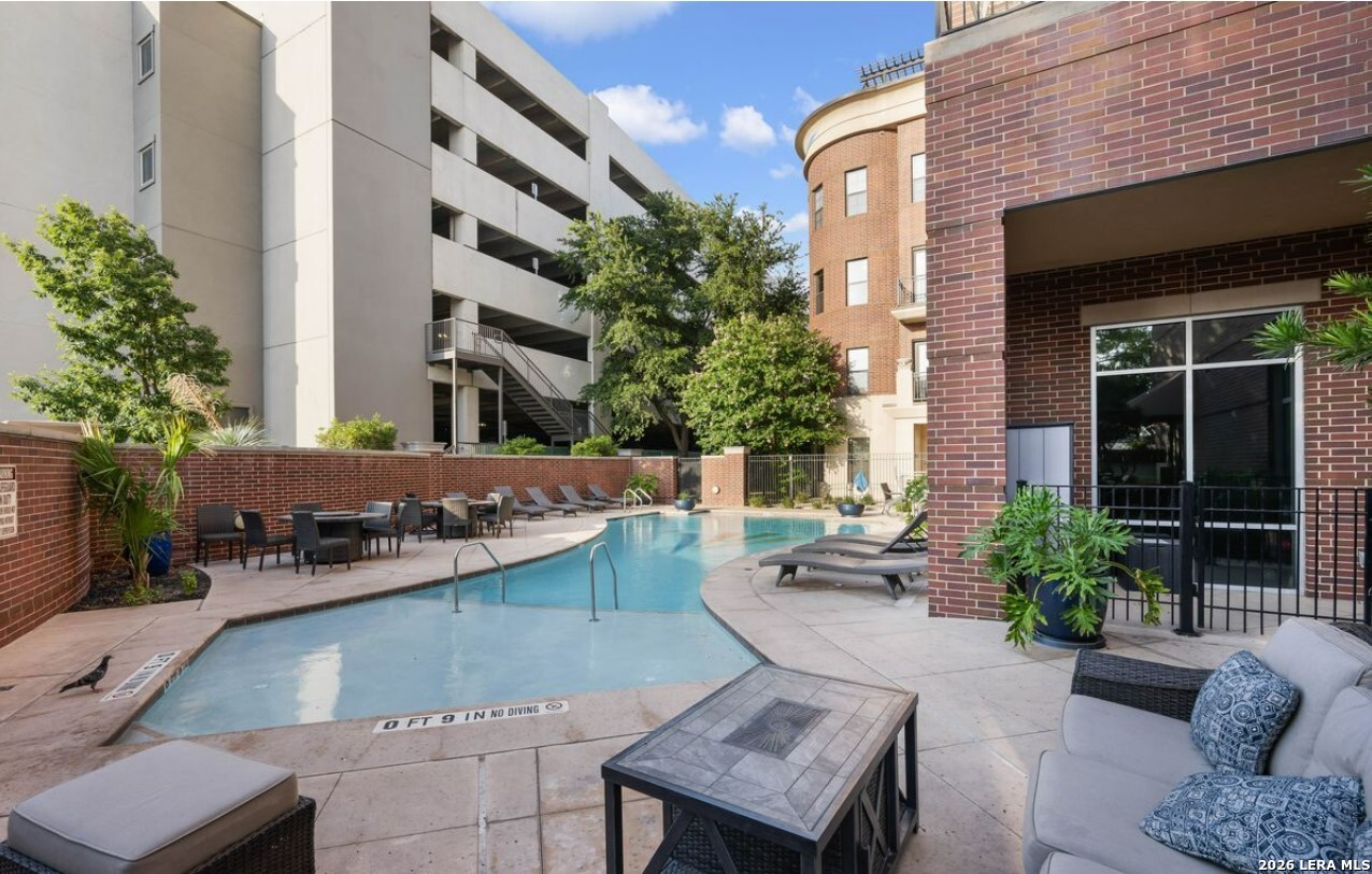 215 CENTER ST APT 1805