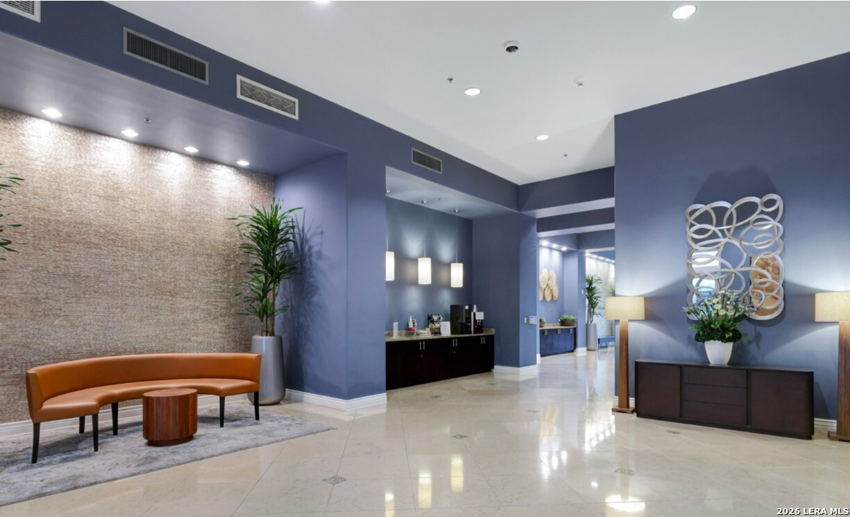 215 CENTER ST APT 1805