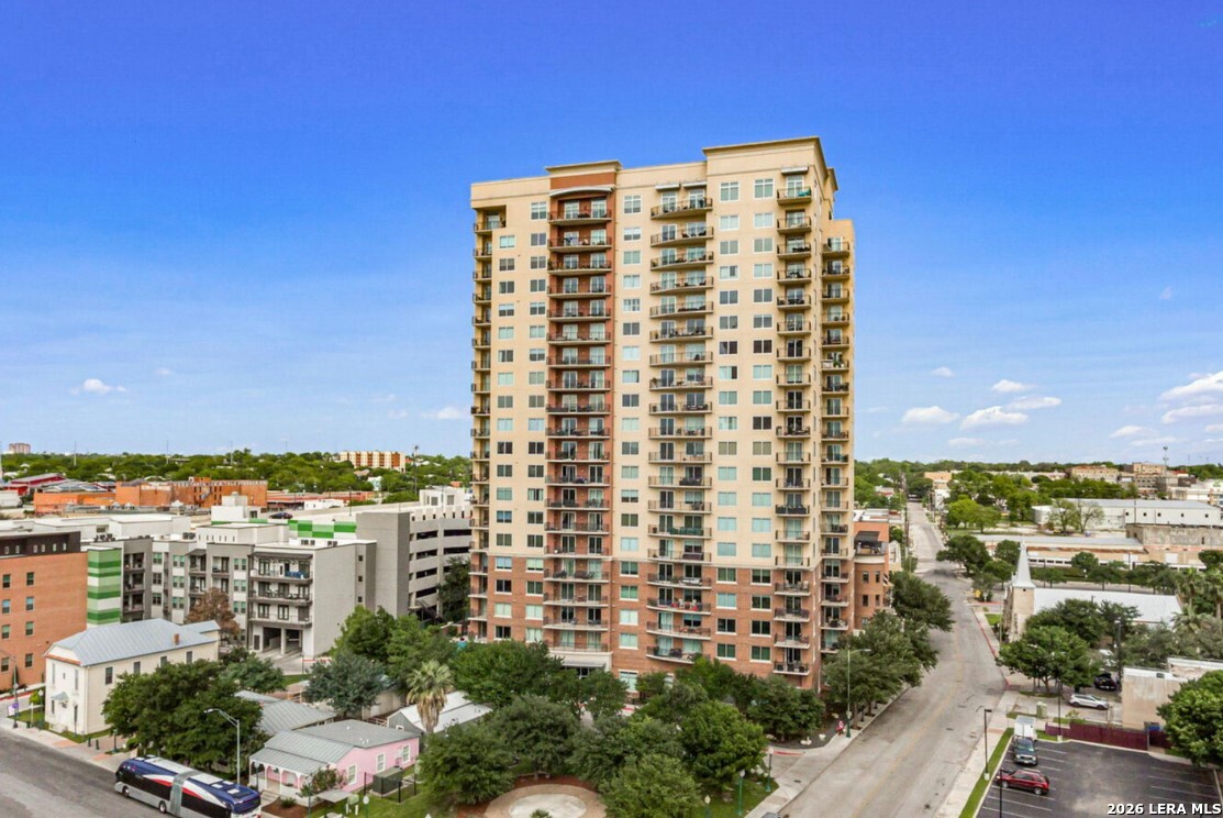 215 CENTER ST APT 1805