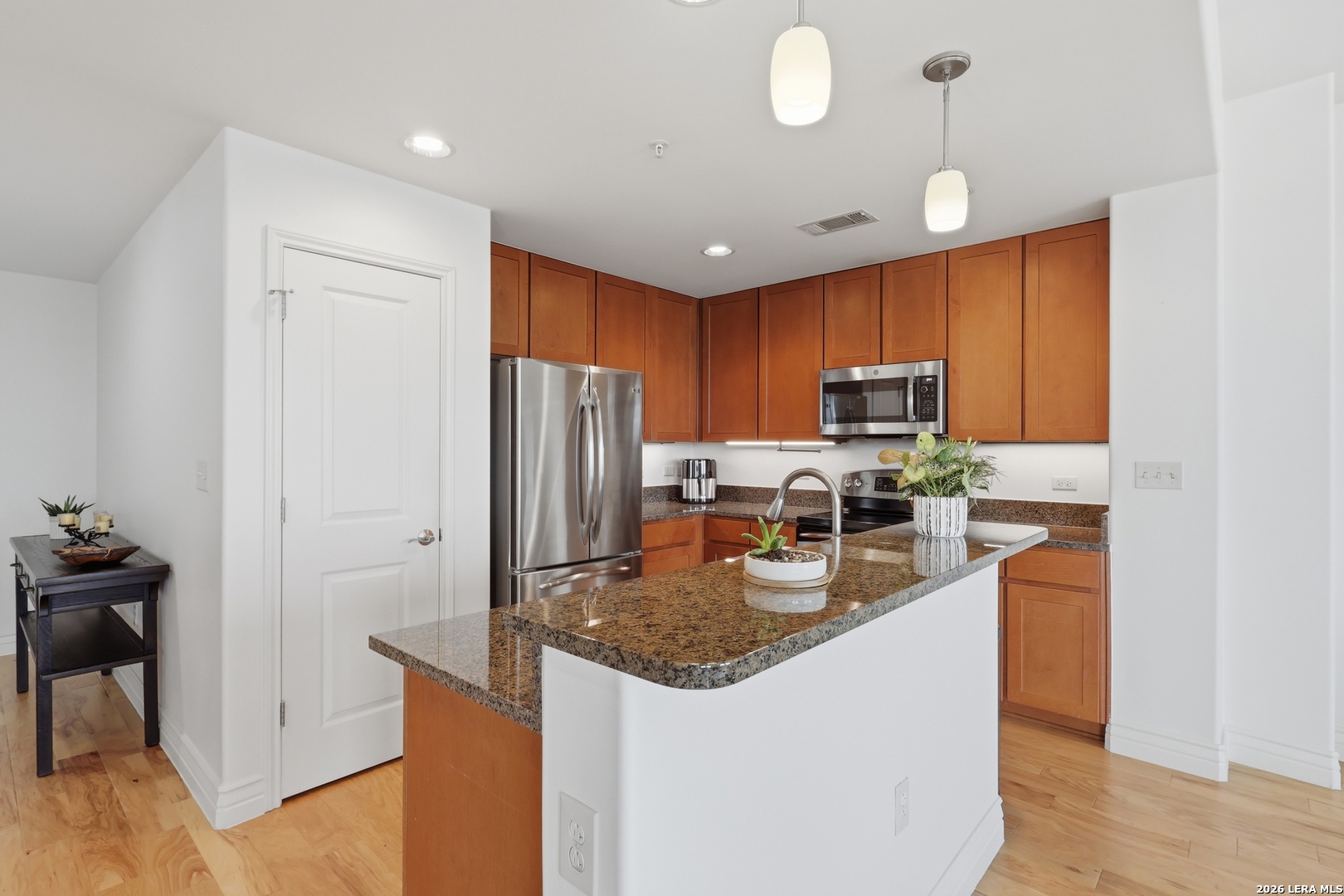 215 CENTER ST APT 1805