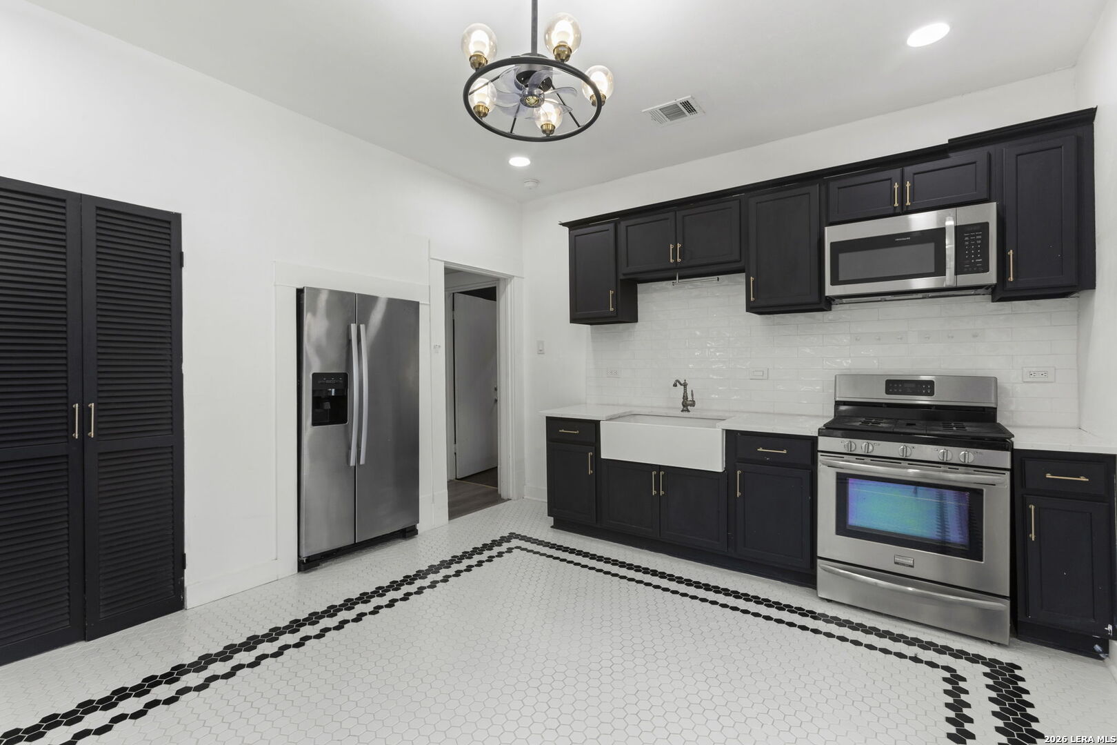 940 W Mulberry