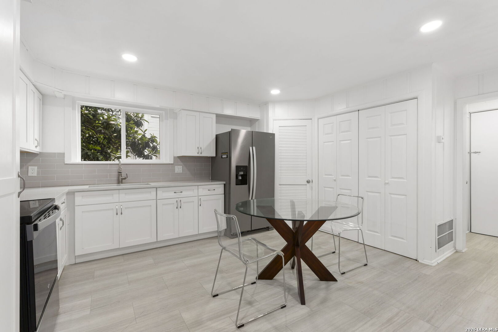 940 W Mulberry