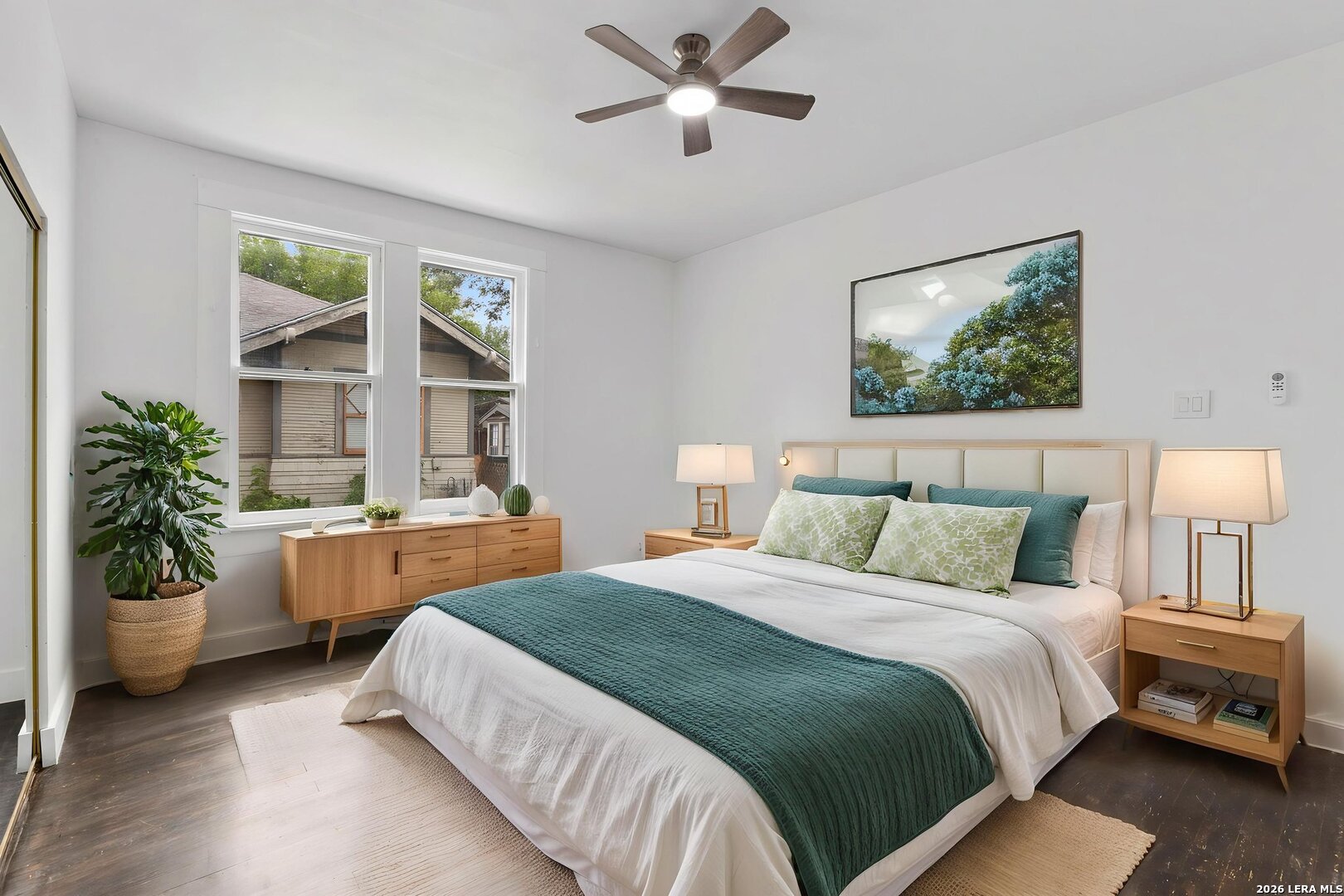 940 W Mulberry