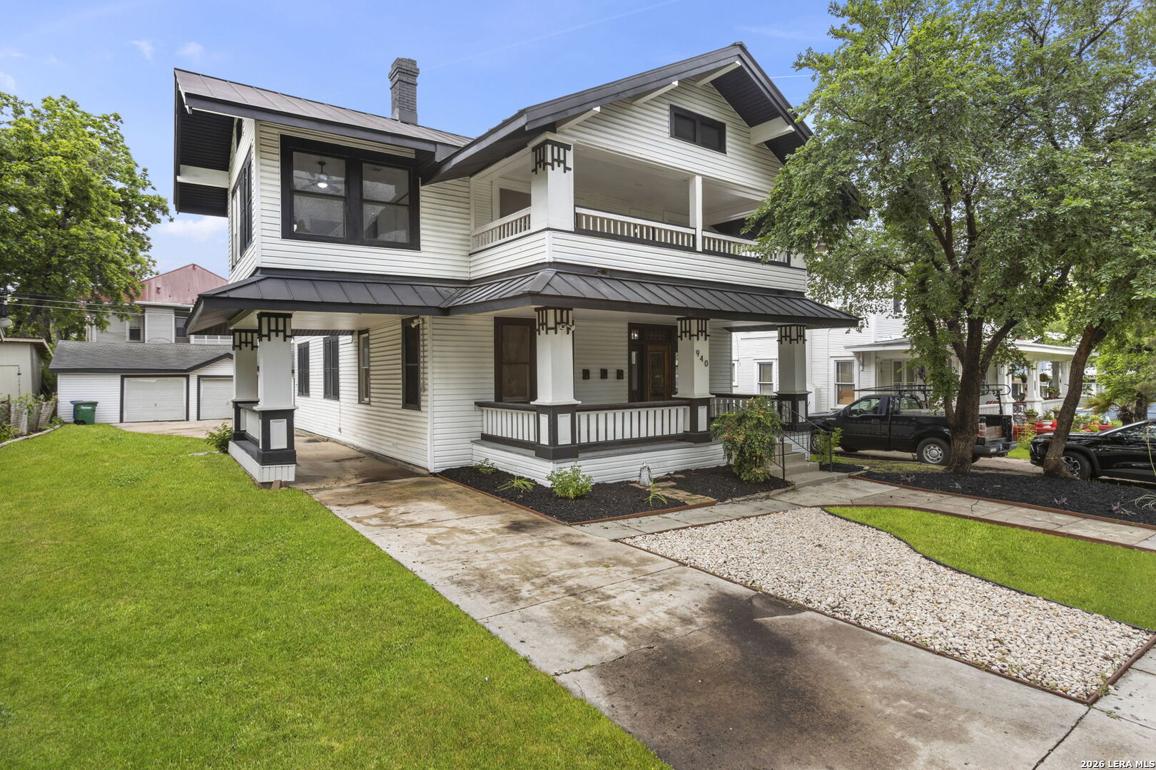 940 W Mulberry