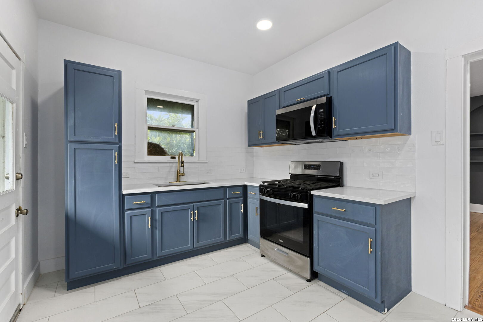 940 W Mulberry