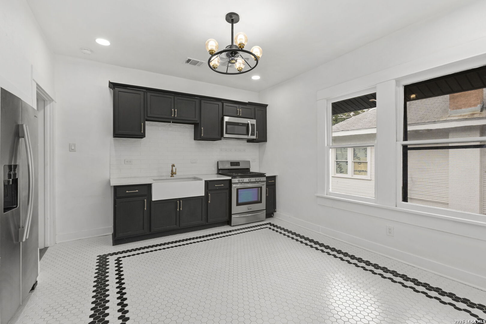 940 W Mulberry