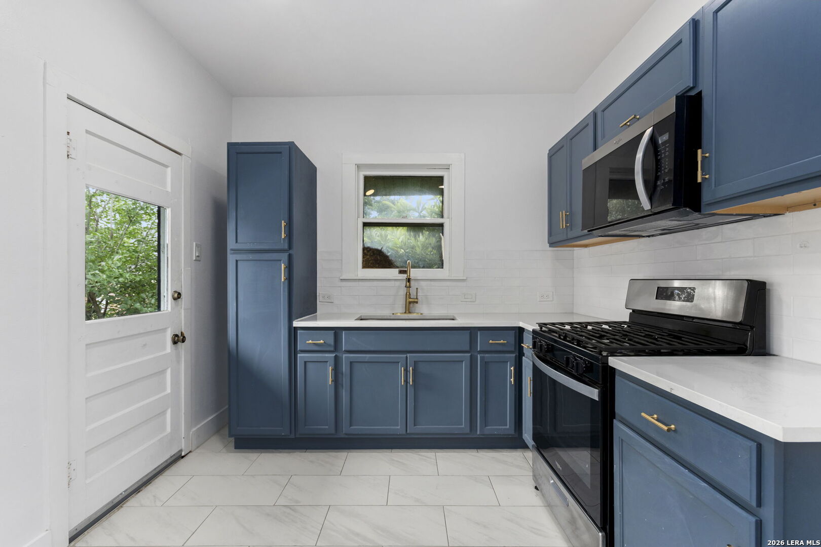940 W Mulberry