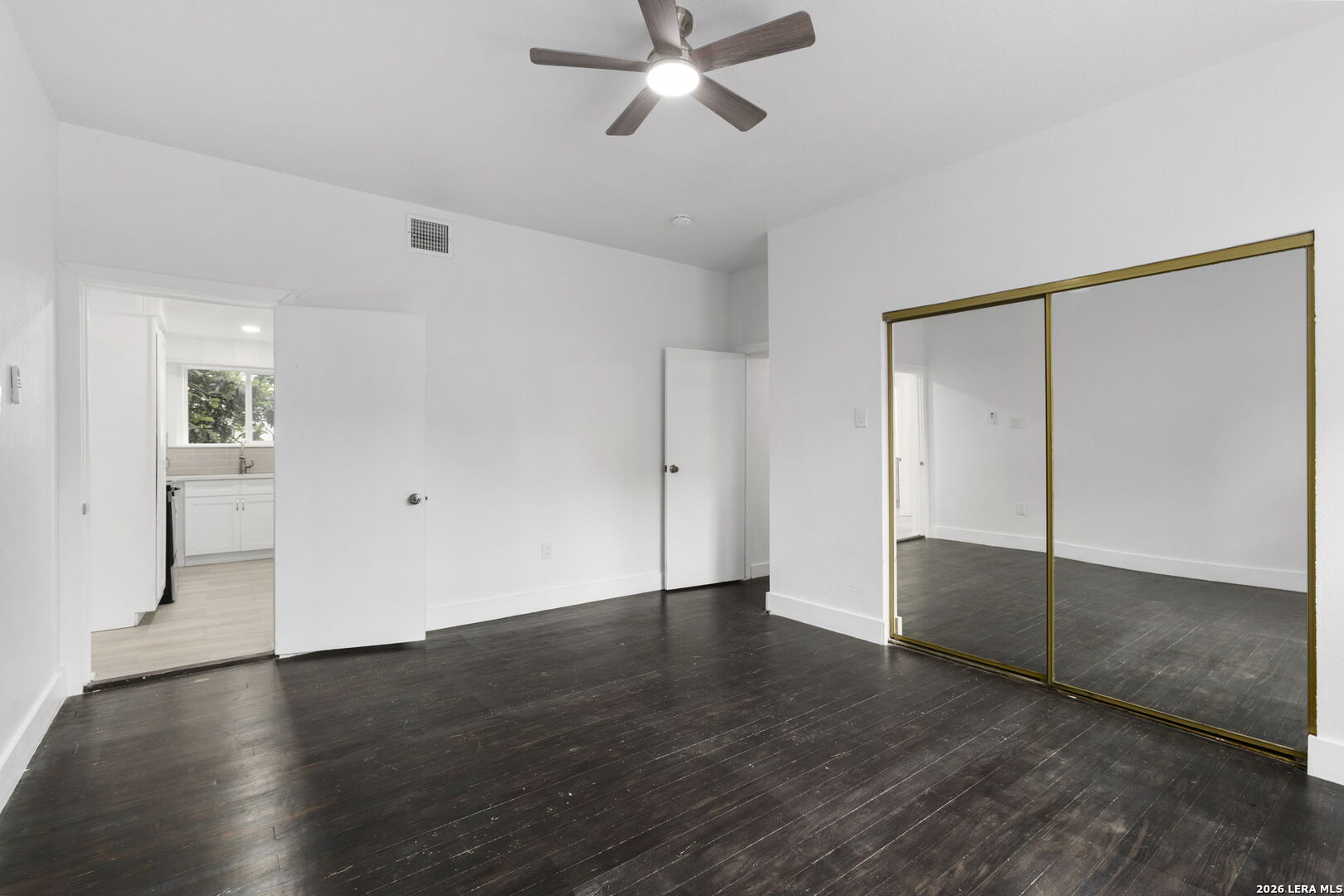 940 W Mulberry