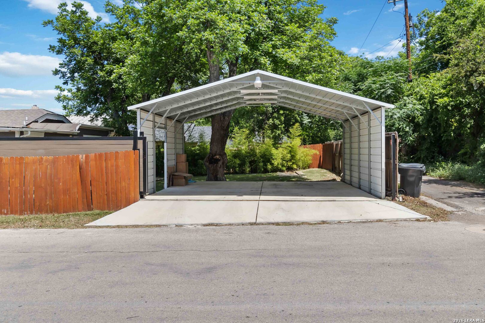 944 Fulton Ave