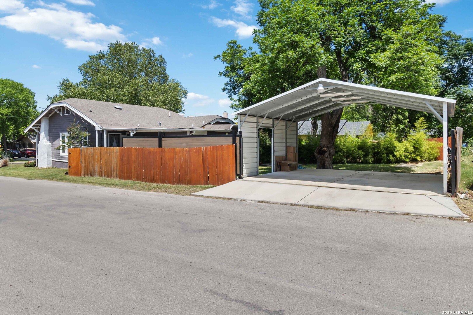 944 Fulton Ave