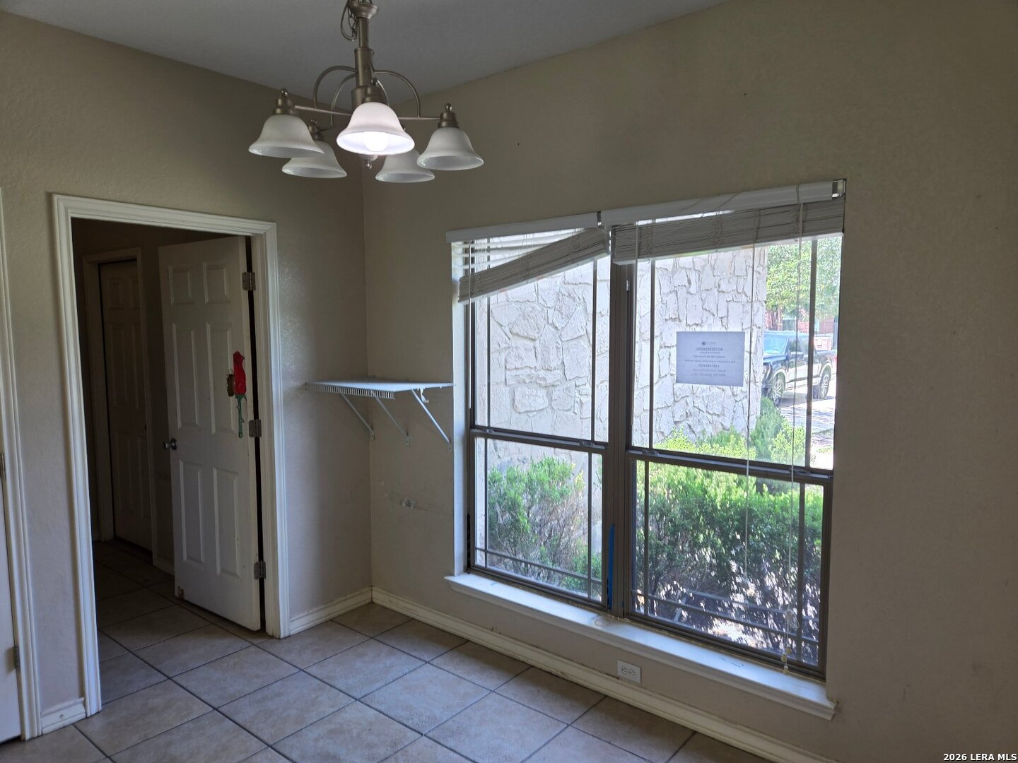 106 Crestway