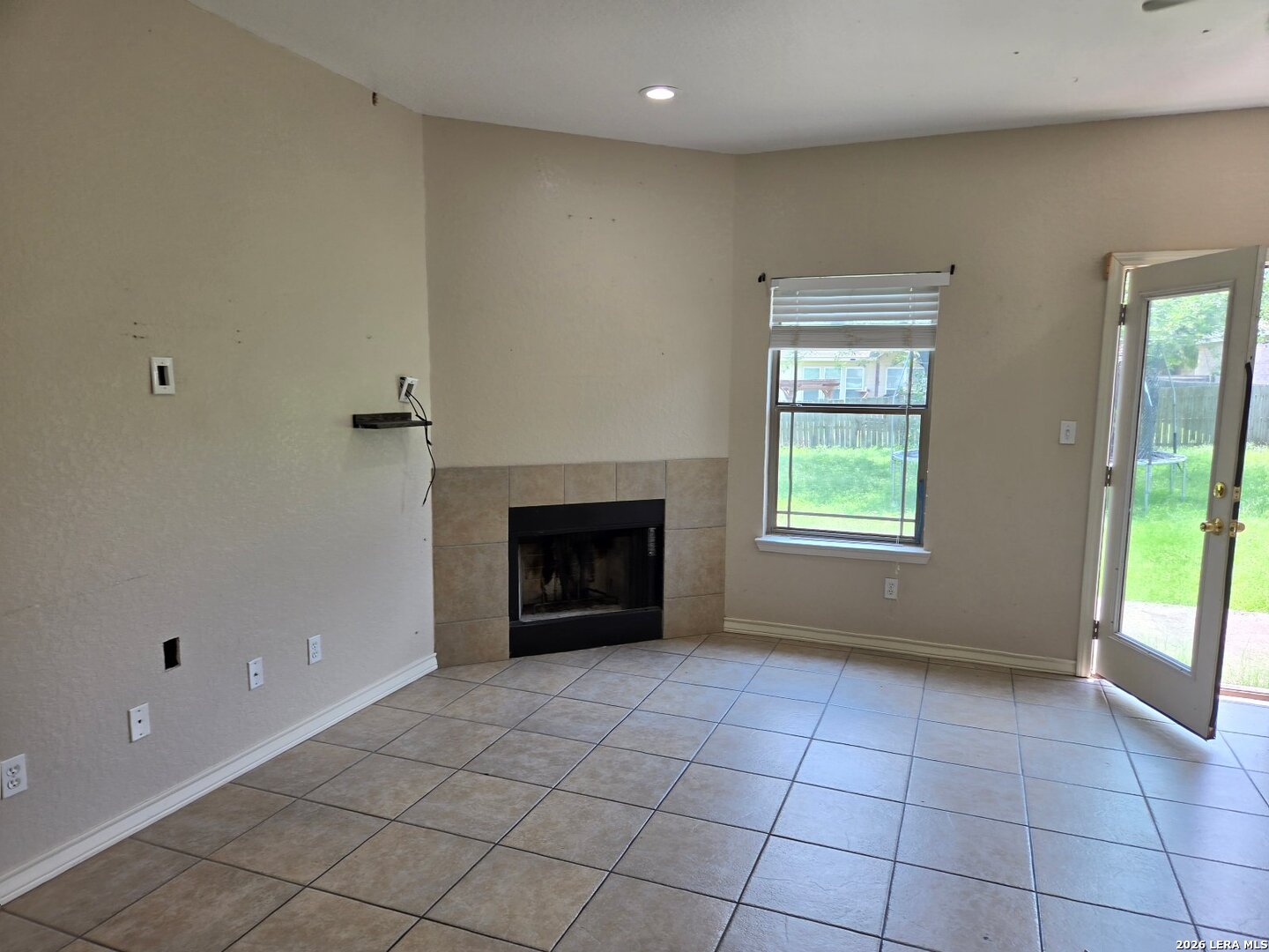 106 Crestway