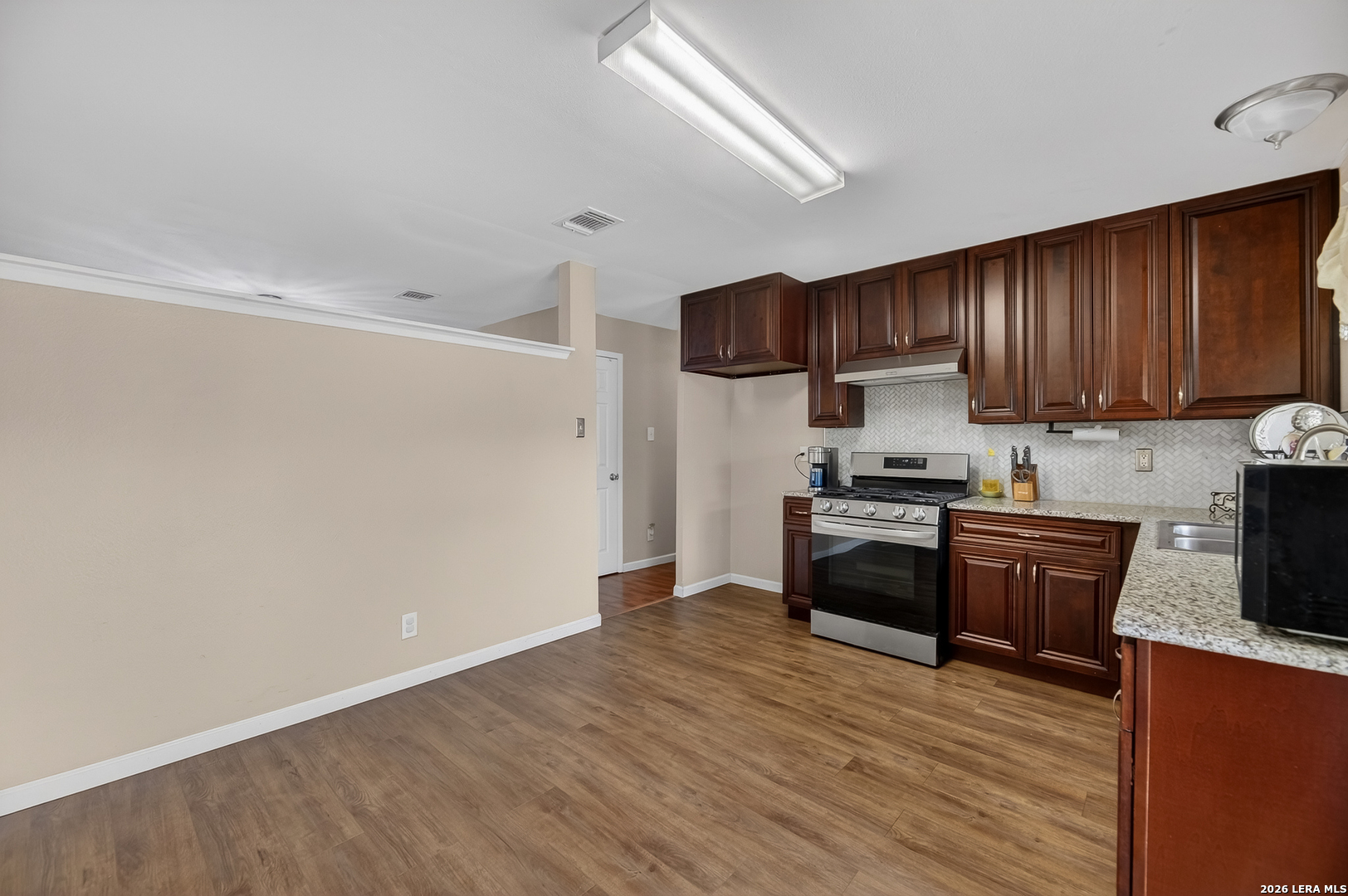 7318 Glen Cross