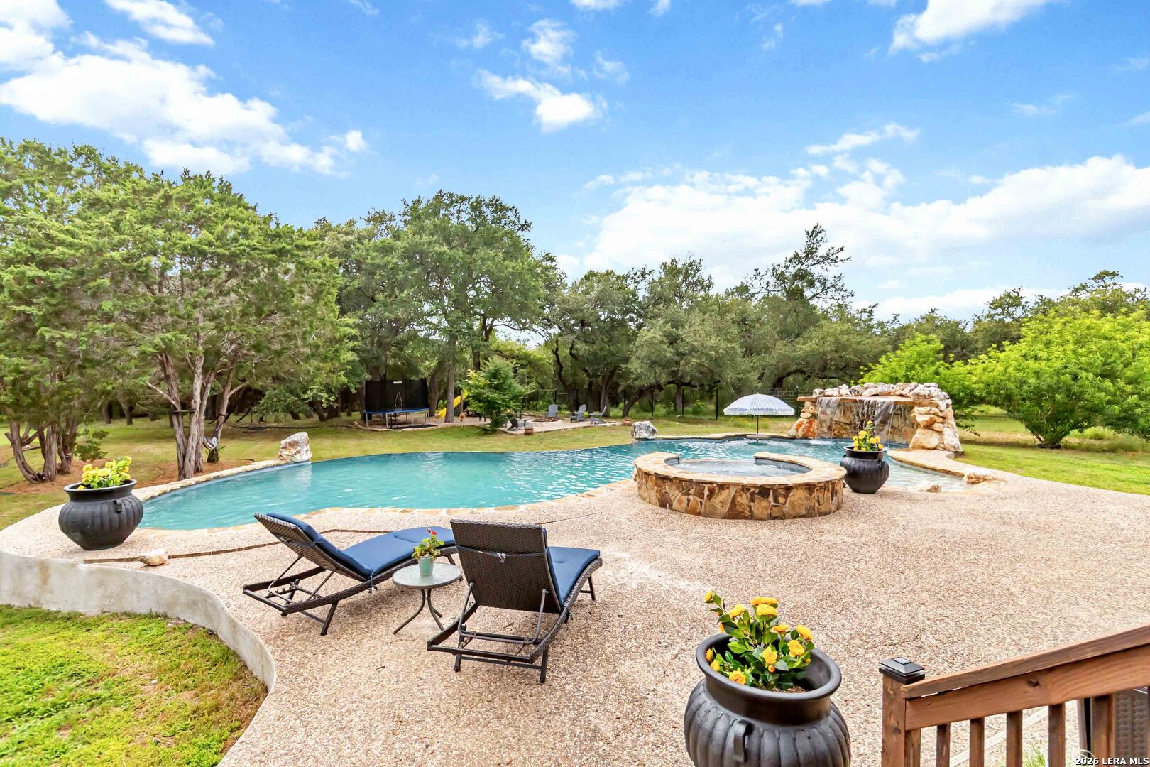 318 Berry Oaks Dr