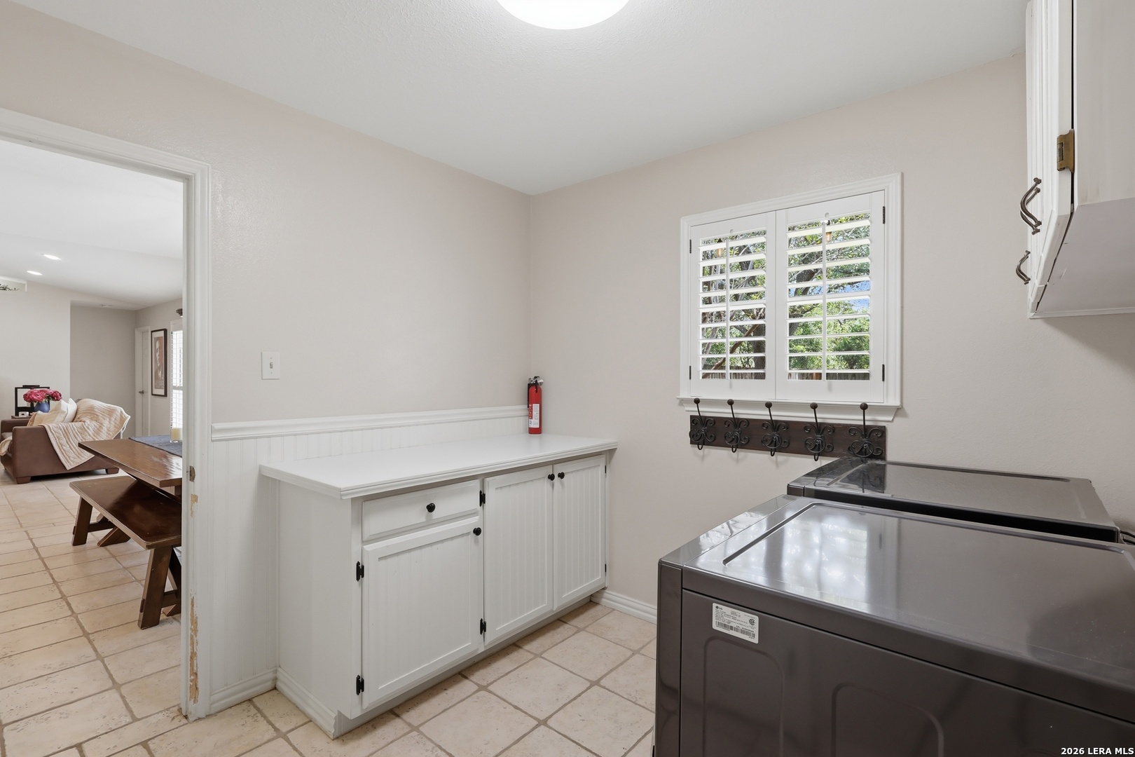 2207 OAK BND