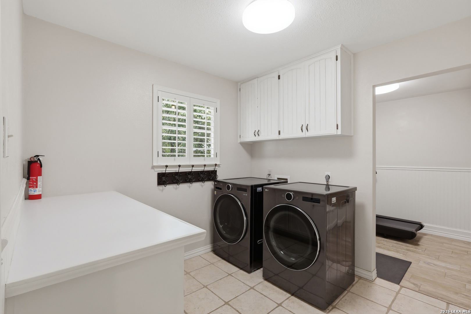2207 OAK BND