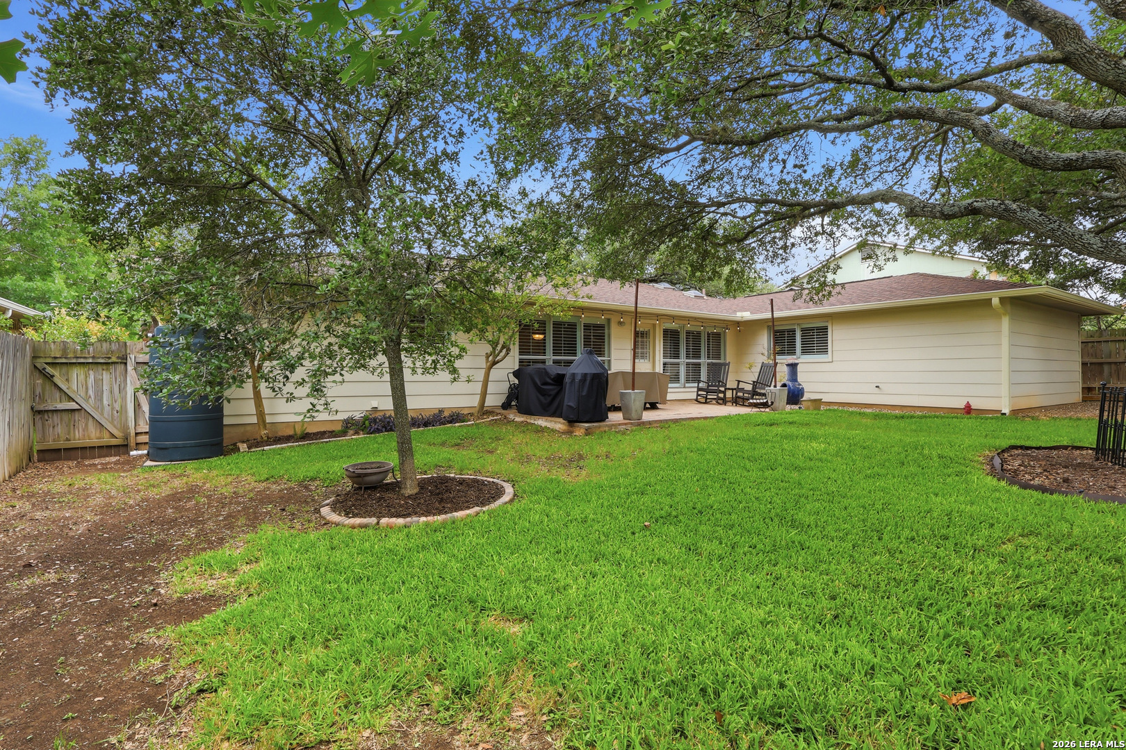 2207 OAK BND