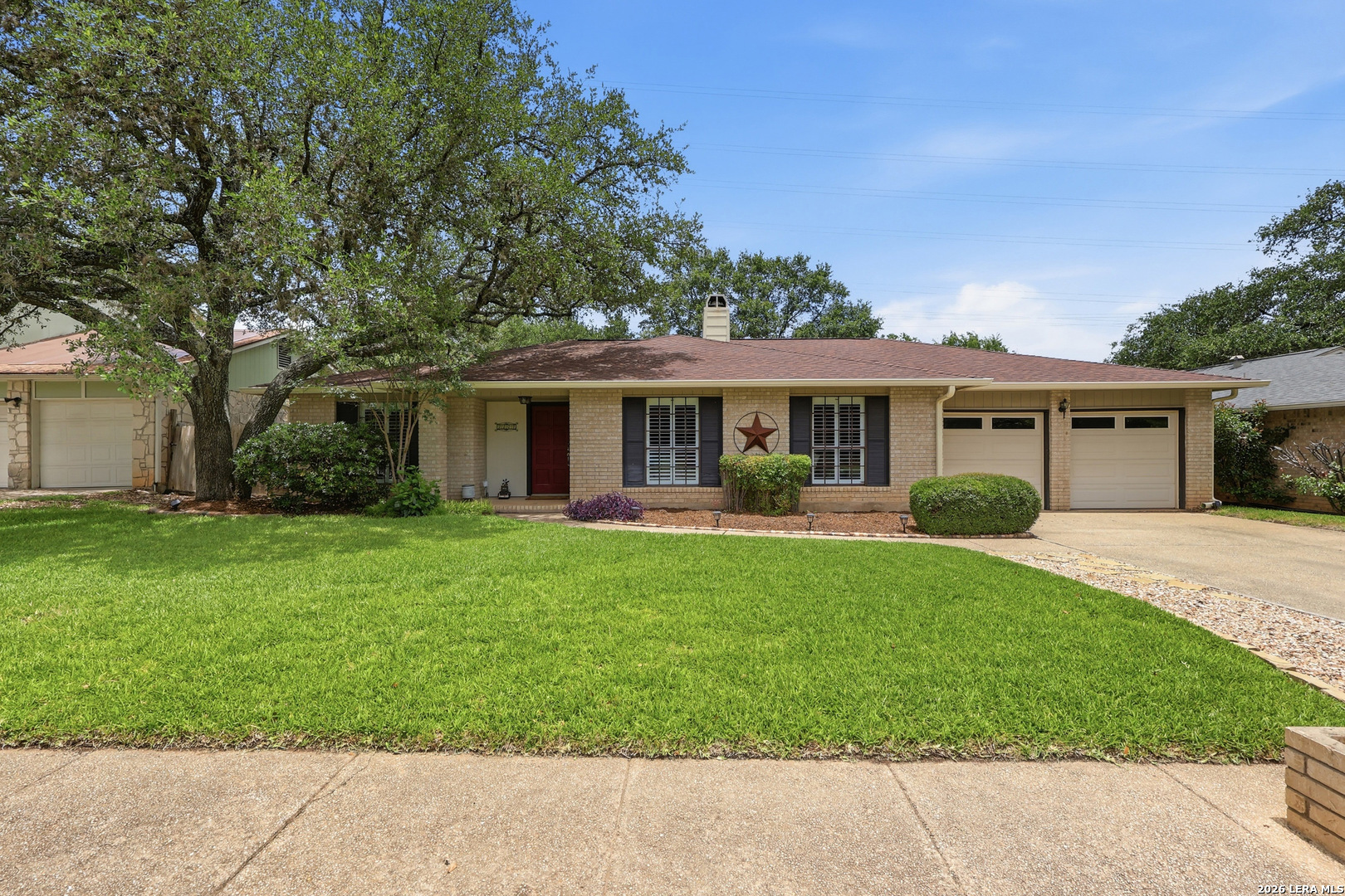 2207 OAK BND