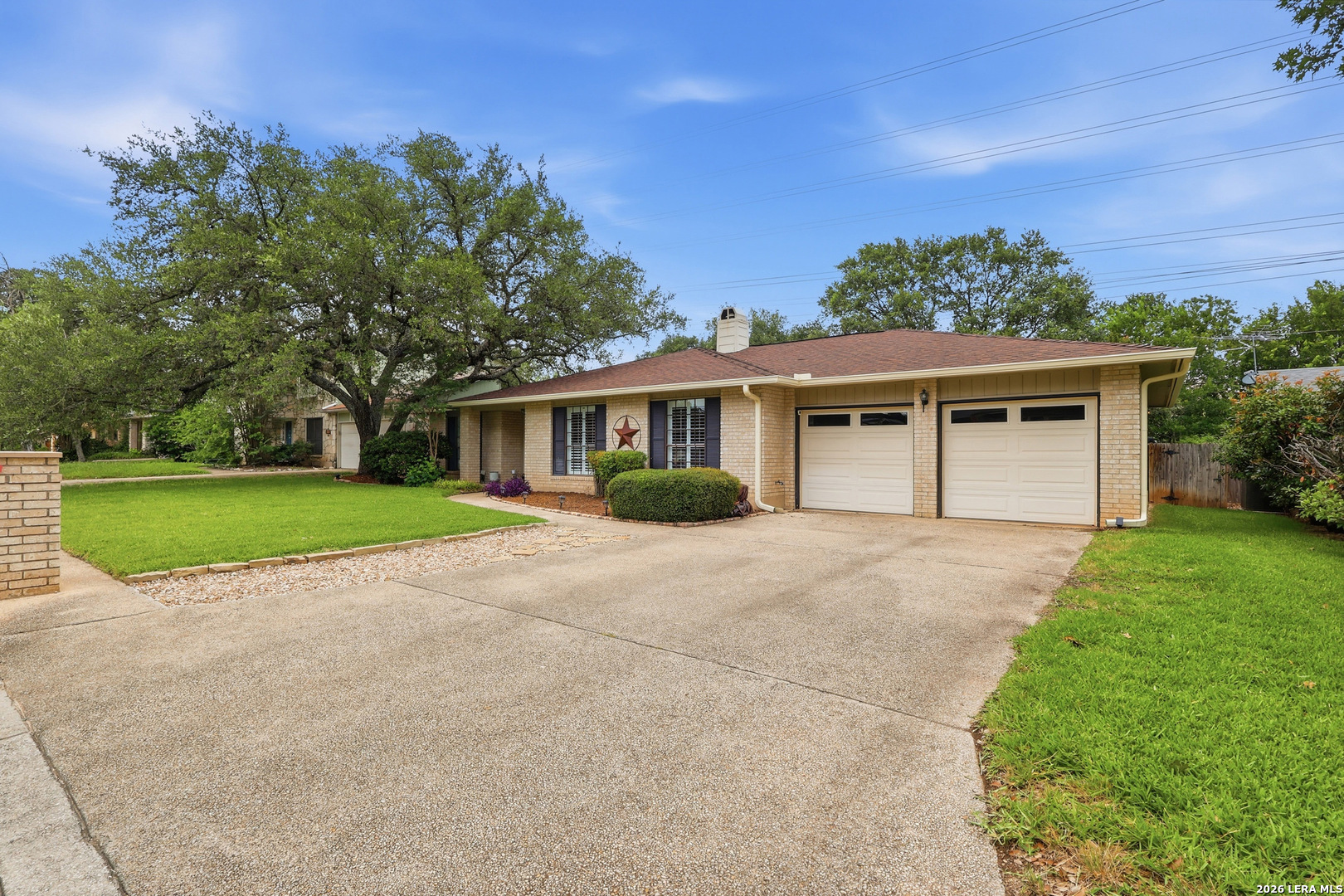 2207 OAK BND