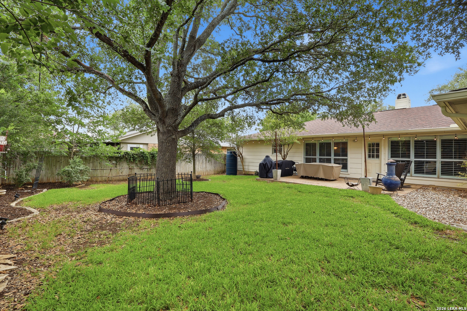 2207 OAK BND
