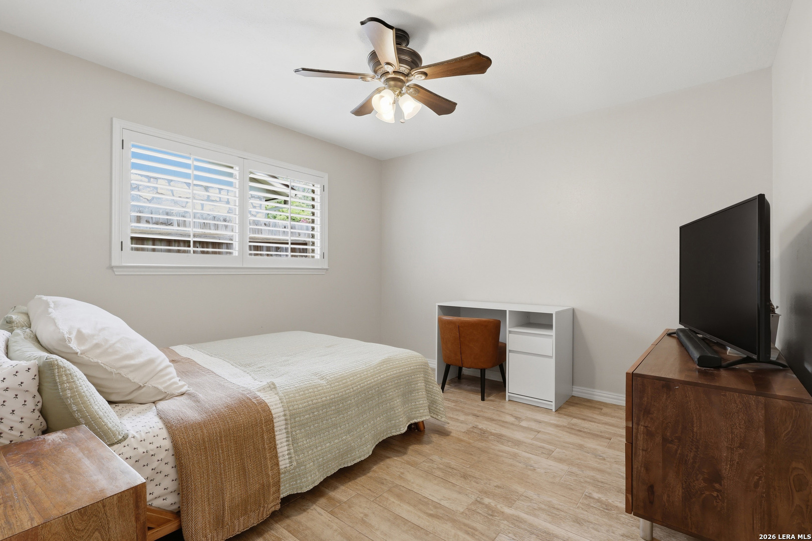 2207 OAK BND