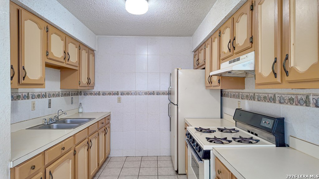 1563 Paseo Encinal Dr