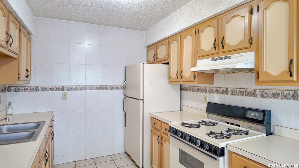 1563 Paseo Encinal Dr