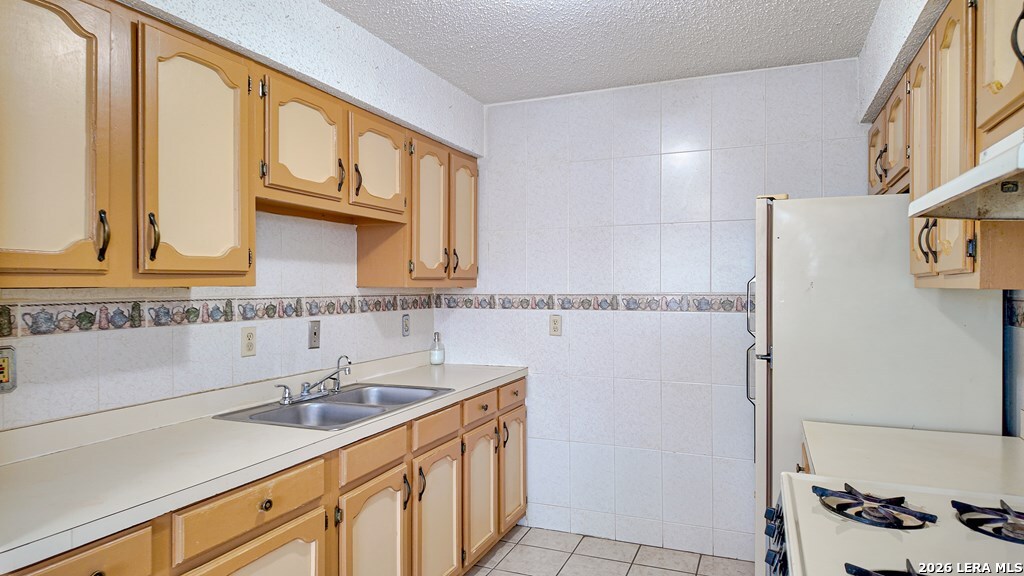 1563 Paseo Encinal Dr