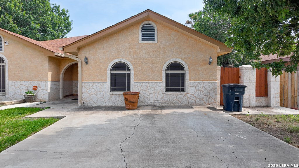 2218 Royal Park Dr