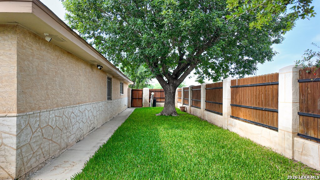 2218 Royal Park Dr