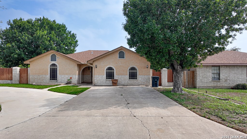 2218 Royal Park Dr