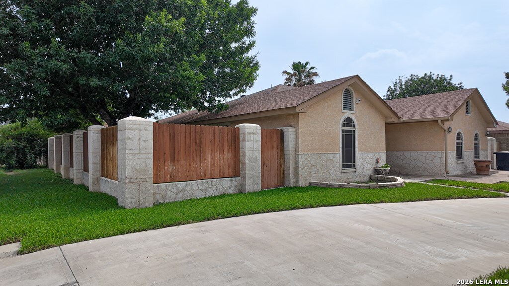 2218 Royal Park Dr