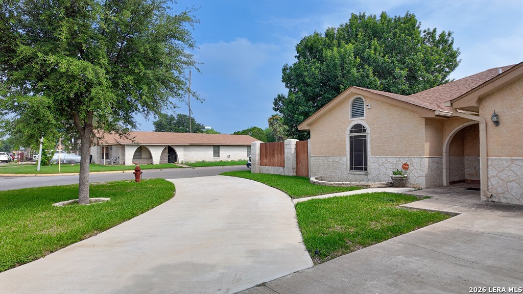 2218 Royal Park Dr