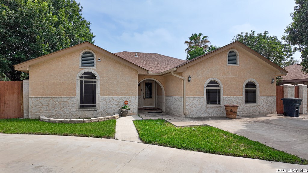 2218 Royal Park Dr