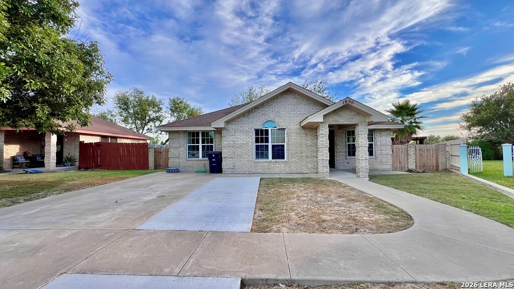 1890 Timberwood Dr