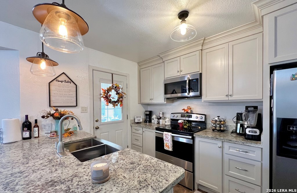 1609 Cristin Dr