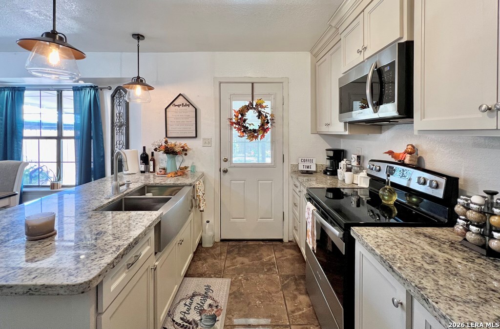 1609 Cristin Dr