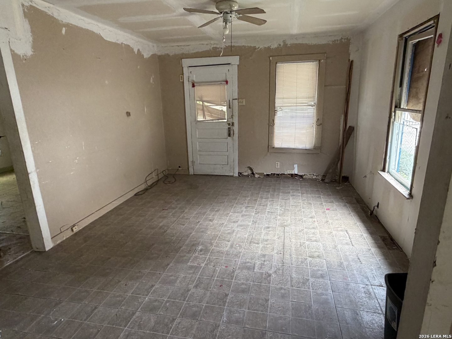 1805 PEREZ ST