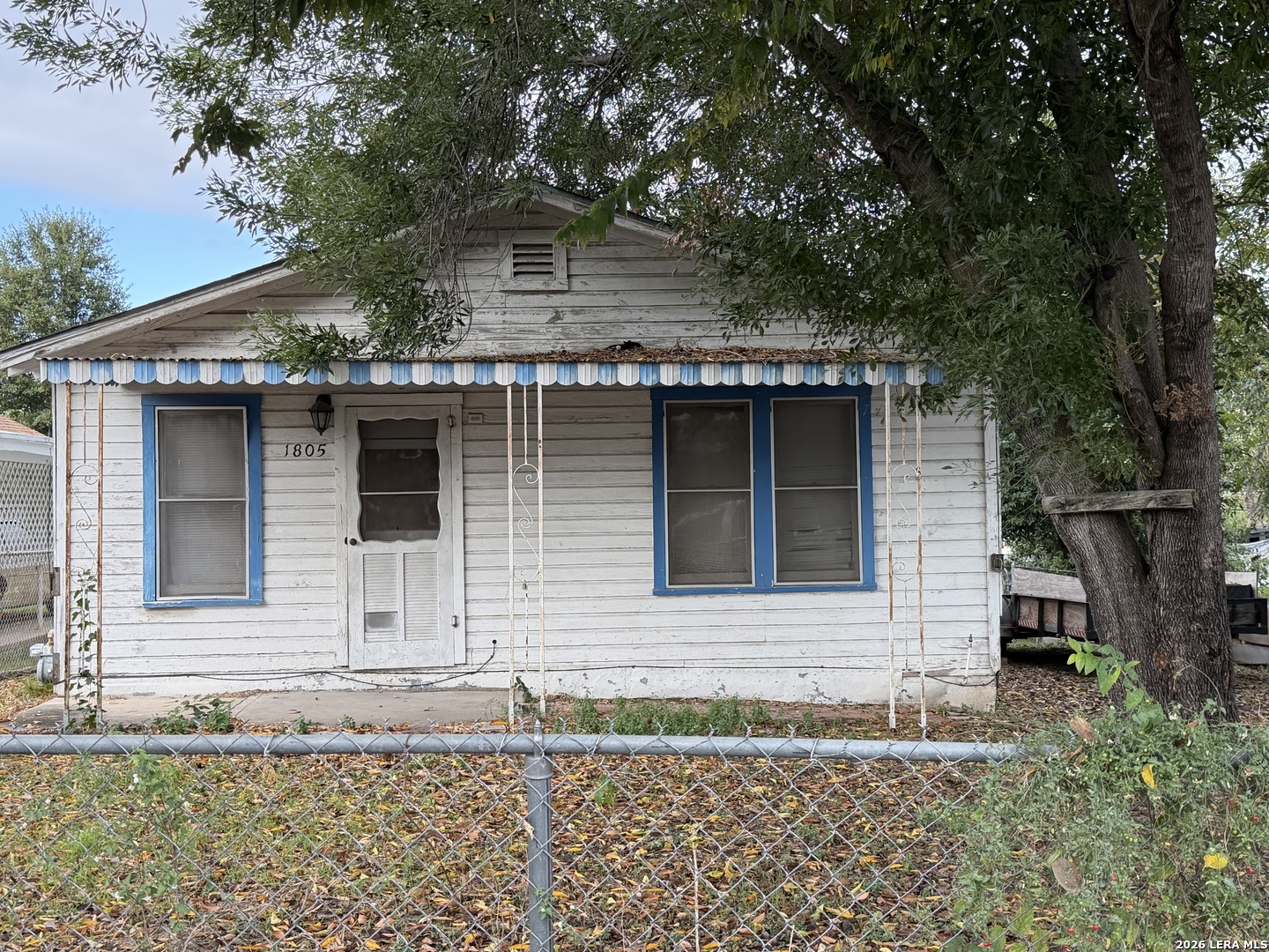 1805 PEREZ ST
