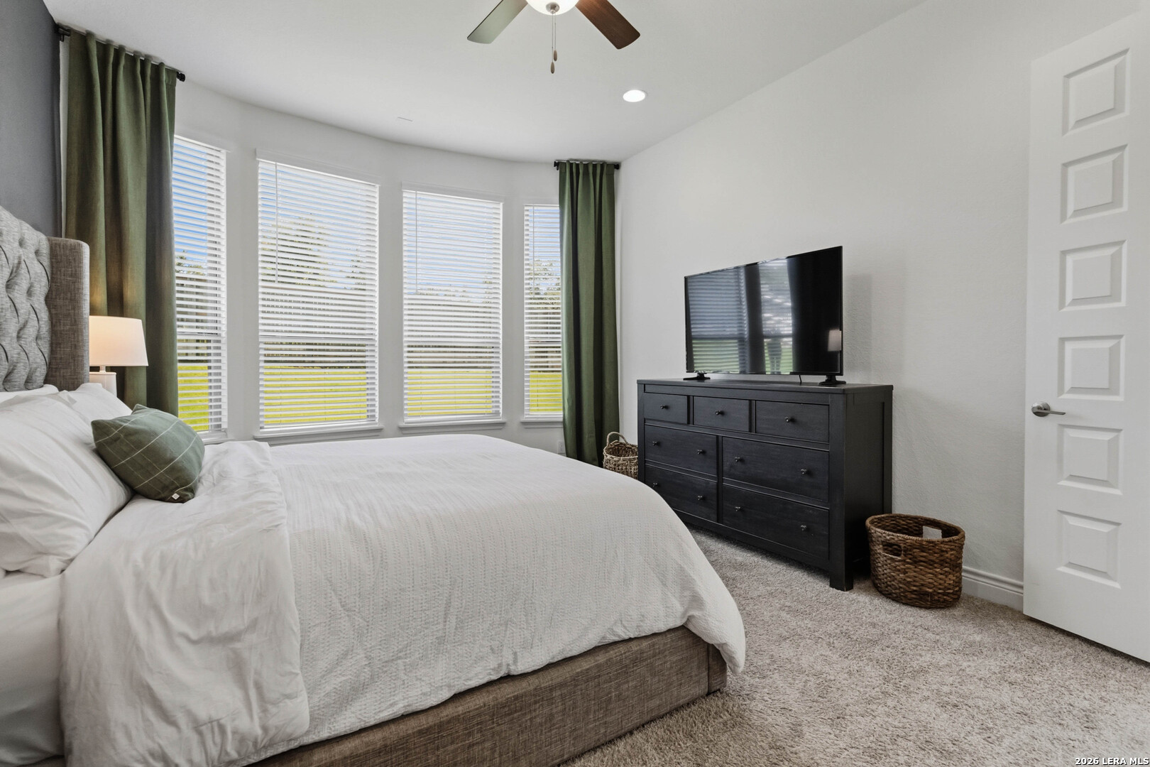 1172 Cadogan Squire